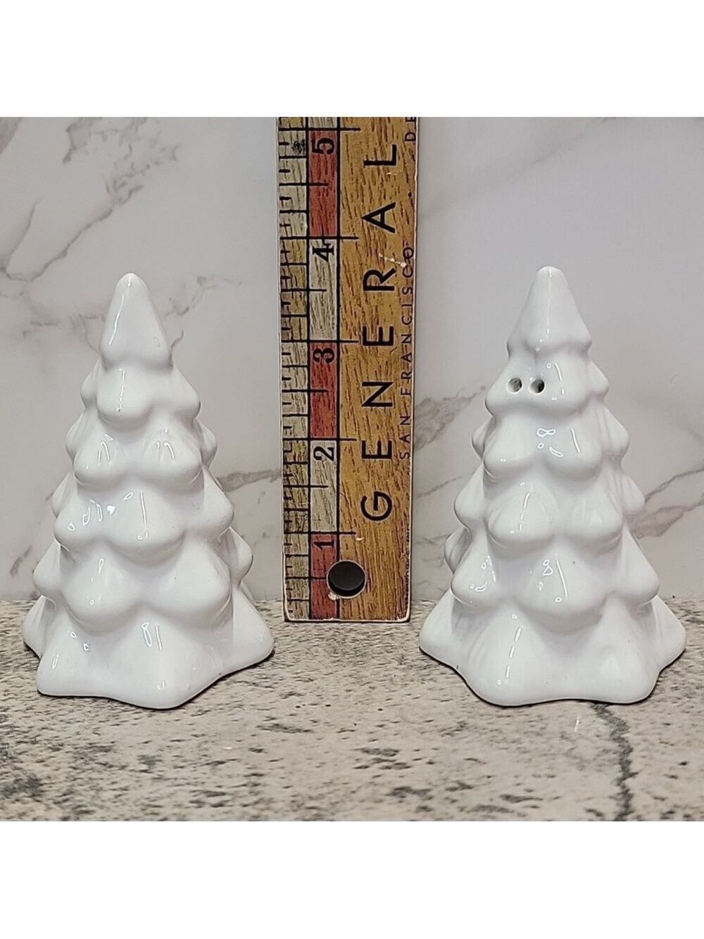 Ceramic Christmas Tree Salt & Pepper shakers - Picture 5 of 5